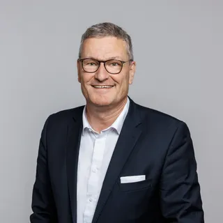 Dr. Christian Buer